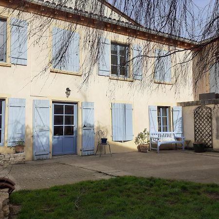 Les Volets Bleus Charlieu Exterior foto