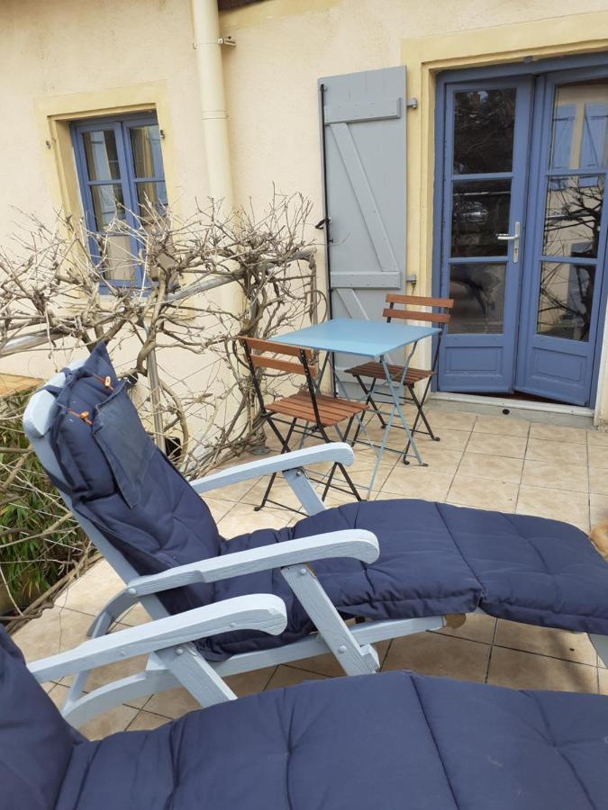 Les Volets Bleus Charlieu Exterior foto