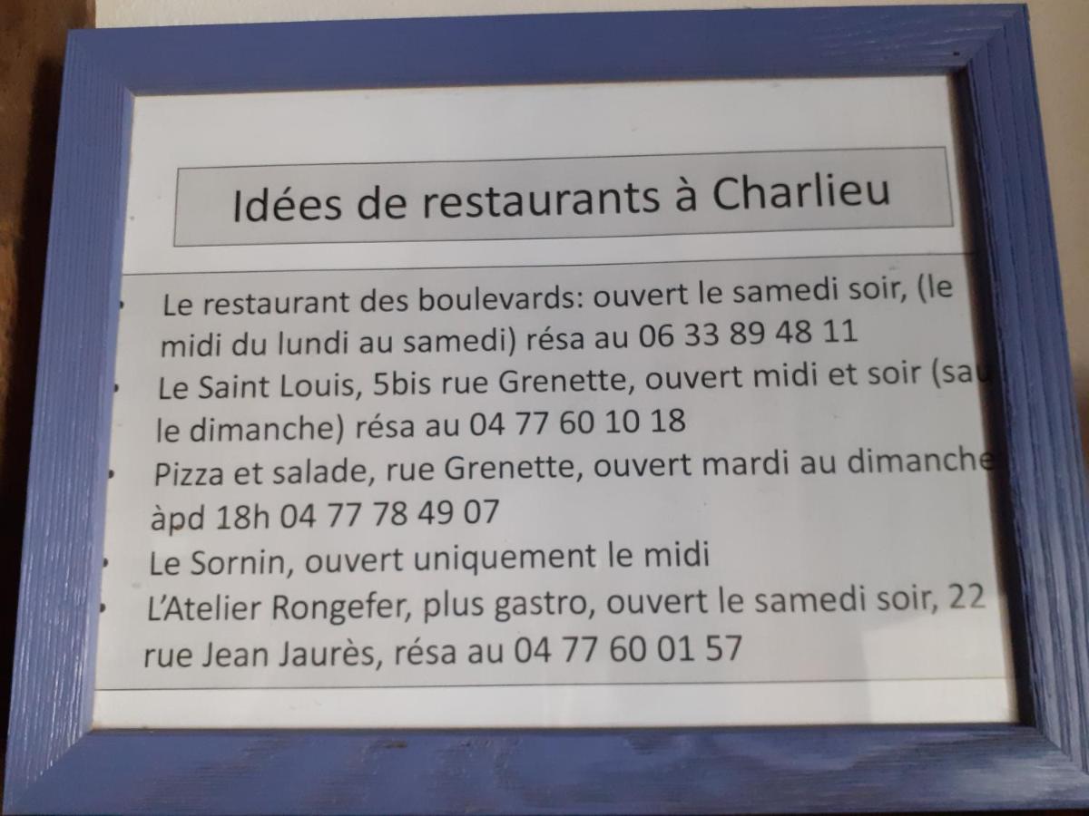 Les Volets Bleus Charlieu Exterior foto
