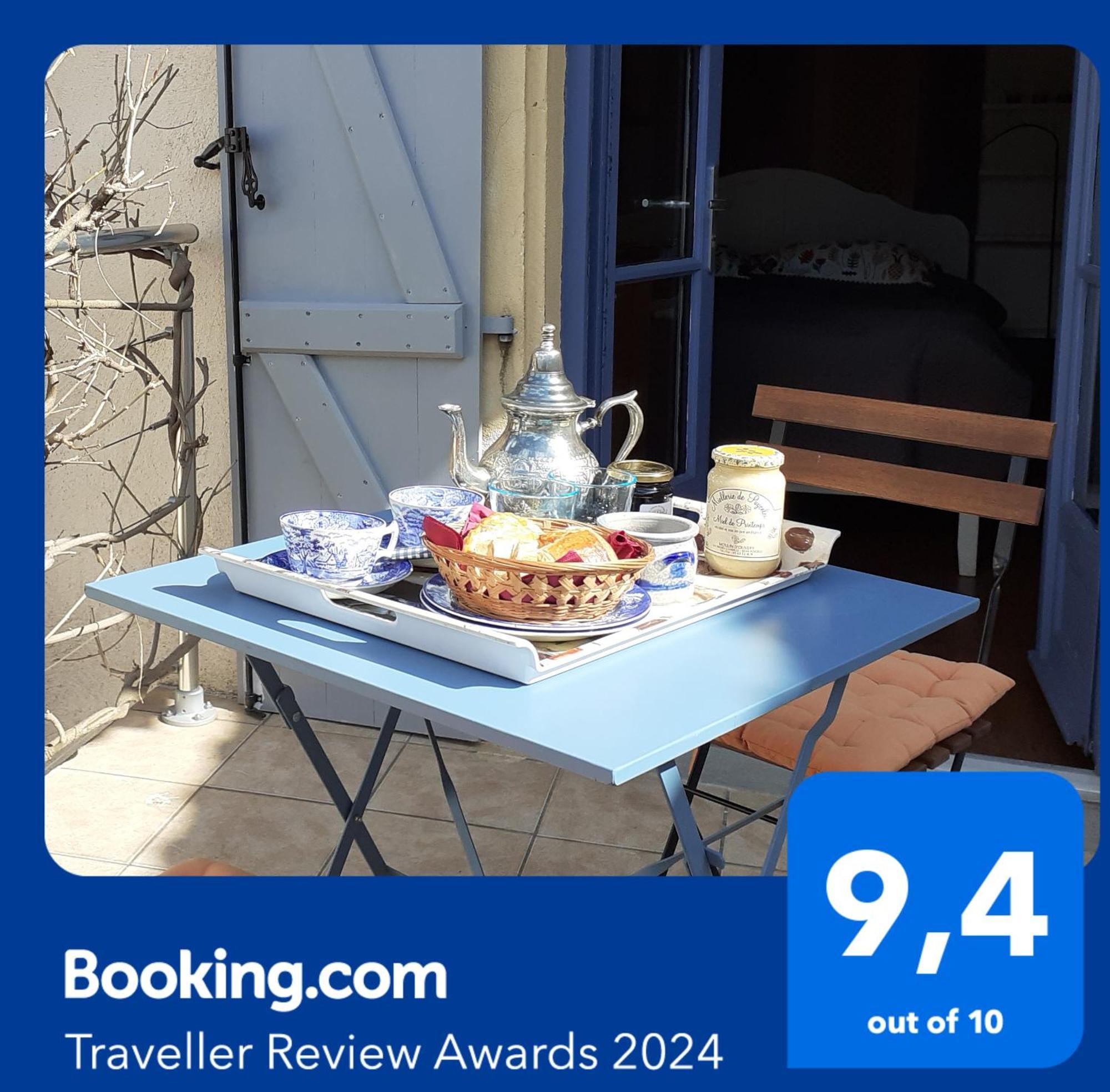 Les Volets Bleus Charlieu Exterior foto